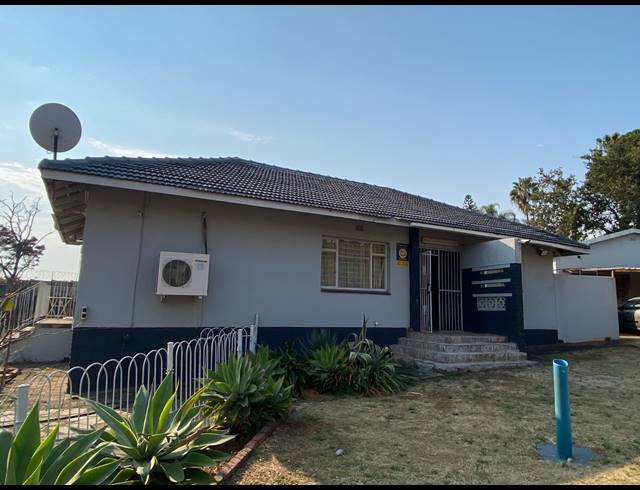 4 BEDROOM FREESTANDING FOR SALE IN PROTEA PARK